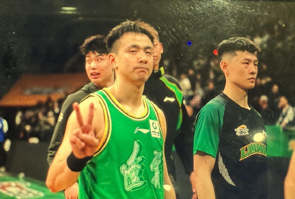 世界杯赛事平台安装-赵继伟9+2王者归来！王岚嵚8+1,亨特1篮板1犯规,辽篮领先四川20分
